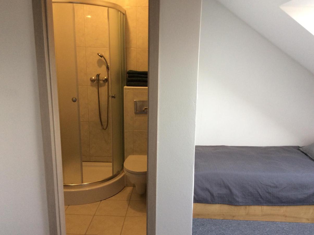 Hostel Letisko Dubova Dubova  Zewnętrze zdjęcie